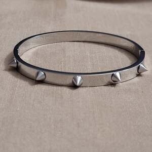 Silver stainless steel spiked hinge bangle bracelet